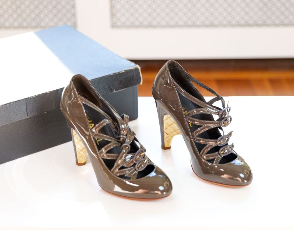CHANEL Taupe Grey Patent Gold Quilted Heel Strappy Mary Jane Pumps (IT36, US6)